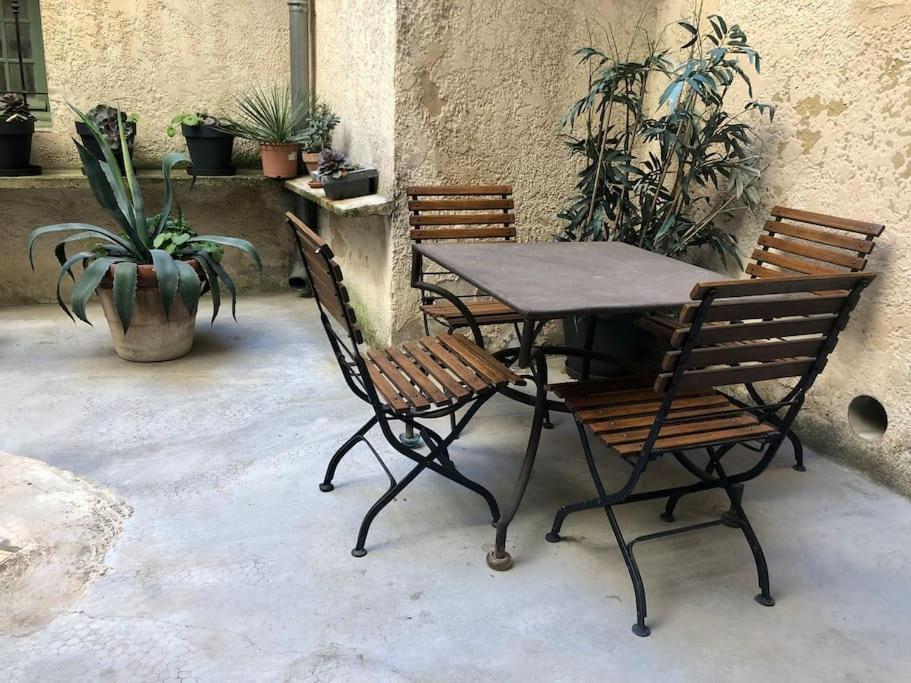 Ulysse, Appartement Spacieux Au Centre Historique D'Uzes En Rez-De-Chaussee Avec Exterieur, Proche Parking Des Marroniers Exteriér fotografie